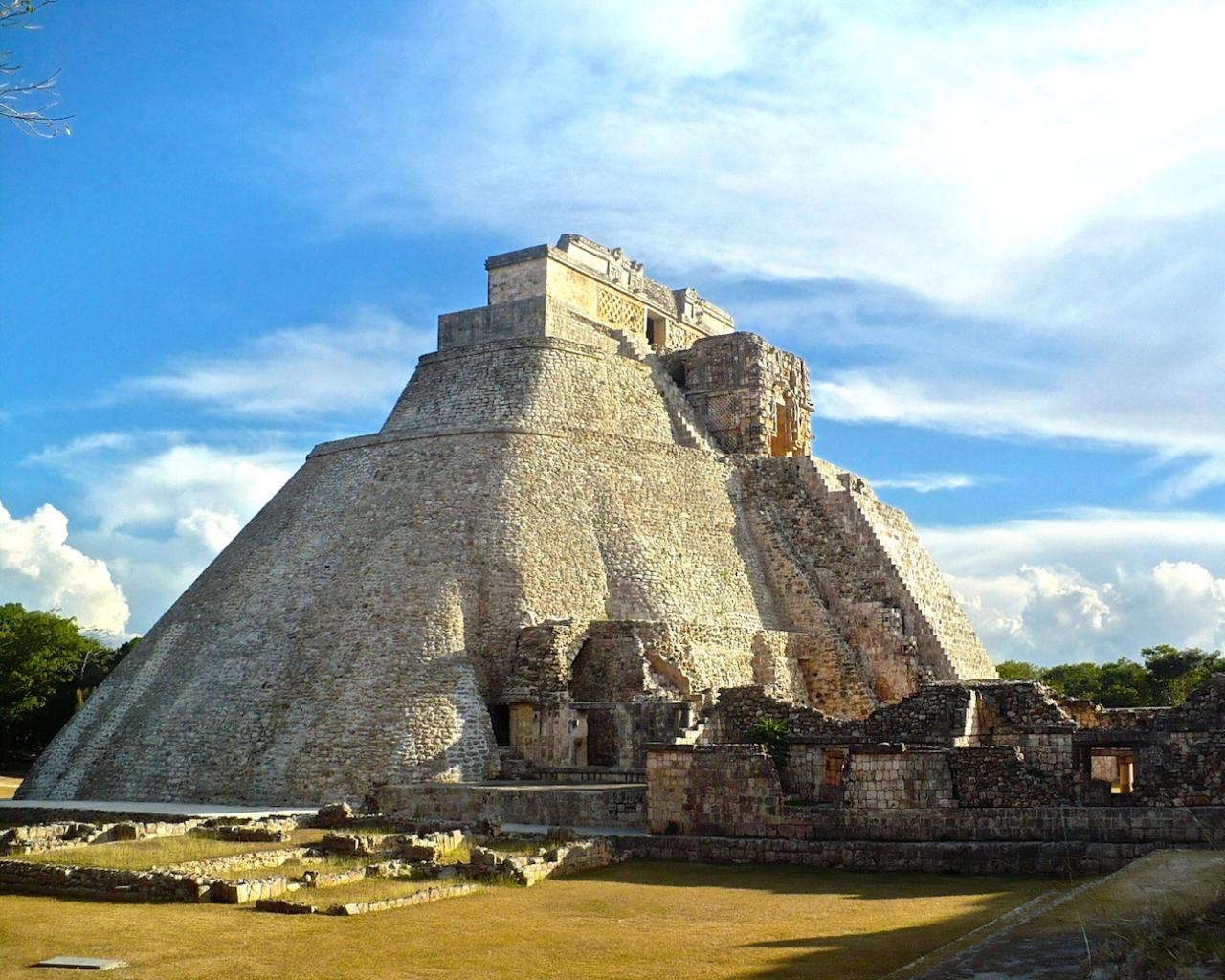 Ruins maya magician